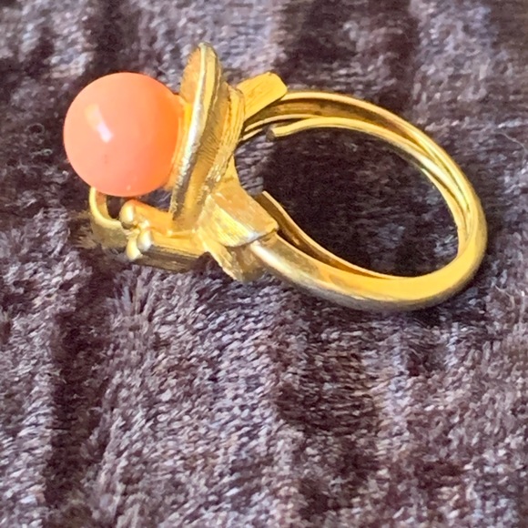 Vintage Avon Spindrift faux coral ring - Picture 3 of 6